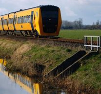 Nieuwe trein nieuwe vervoerder op vernieuwde Kamperlijn maakt valse start