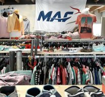 Opruiming bij kledingverkoop voor MAF-piloot