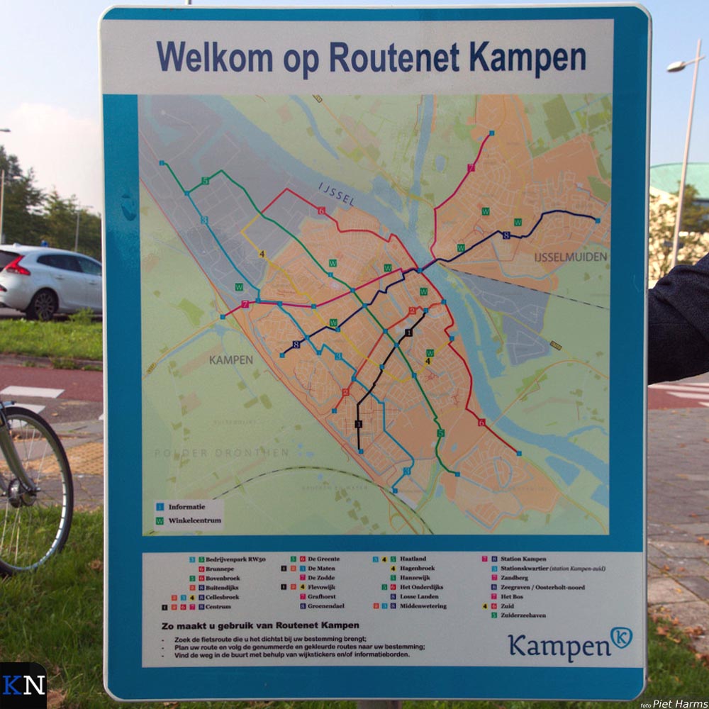 Een overzichtsbord van alle routes binnen Routenet Kampen.