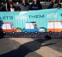 Protestgangers naar Lesbos gearriveerd in Athene (video)