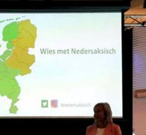 Zwartewaterland vergadert in dialect (video)