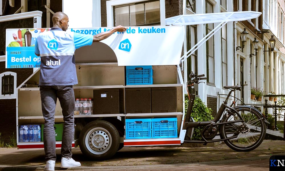 Albert Heijn bezorgt in Amsterdam met een elektrische vrachtfiets.