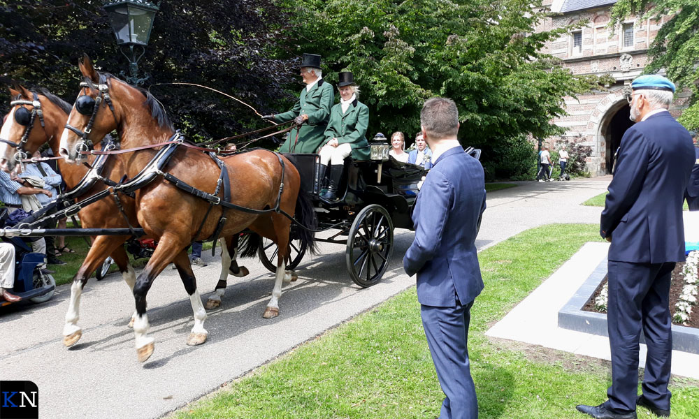 Paard en wagen kwamen door de Cellebroederspoort tijdens de ceremonie.