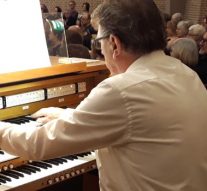 Organist Bazuinkerk koninklijk onderscheiden