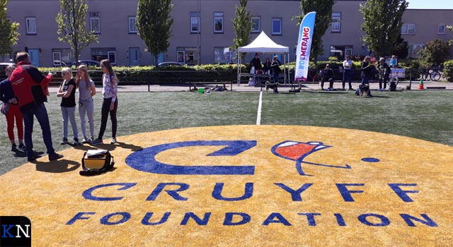 Zonnige aftrap Boemerang clinics op Cruyff Court (video)