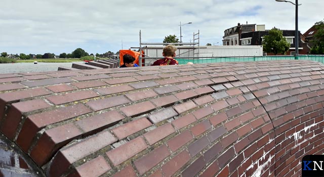 Groot onderhoud Kademuur Kampen hervat