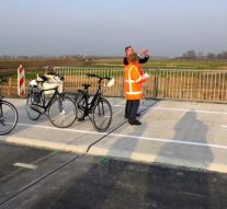 Fietspad Kamperstraatweg geopend maar autoweg paar dagen dicht (video)