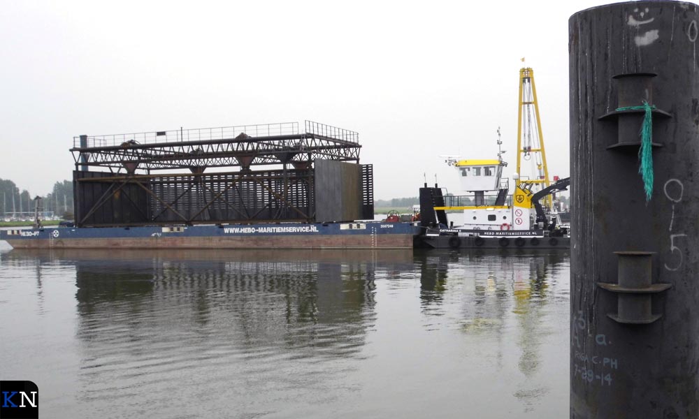 Het stroomscherm om het werk voor de duikers bij de IJsselkogge mogelijk te maken, is gearriveerd.