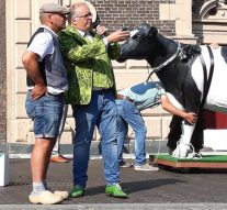 Kamper Ui(t)dagen van start met hijsen koe