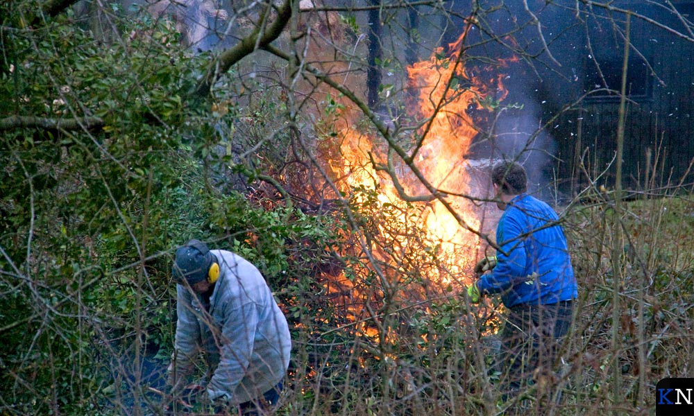 Snoeiafval in gemeente Boxtel wordt verbrand in het buitengebied.