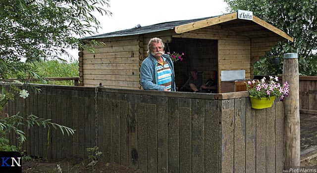 De Kratse heet mensen welkom op ”zijn” eiland