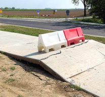 Nieuw fietspad Kamperstraatweg verzakt door betonbreuk