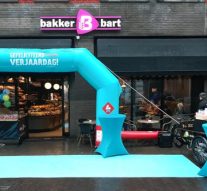 Bakker Bart viert één jaar heropening