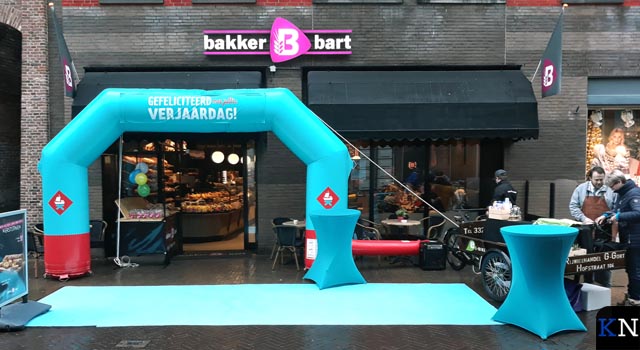 Bakker Bart viert één jaar heropening