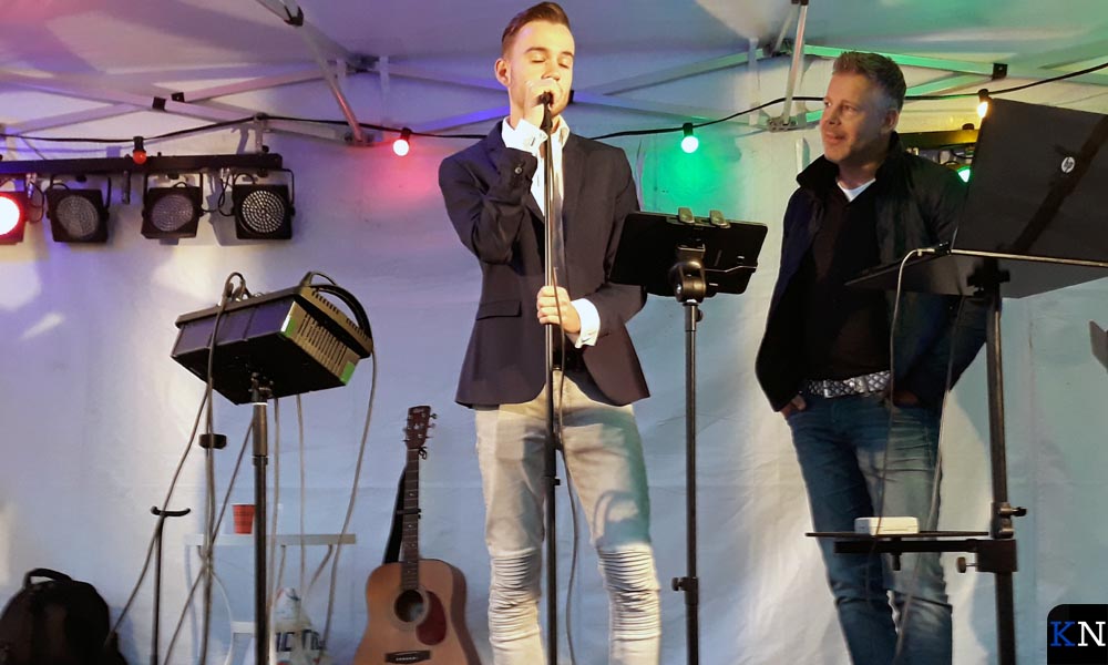 Ook één van de zonen van Marcel Kalter (rechts) pakte de microfoon.