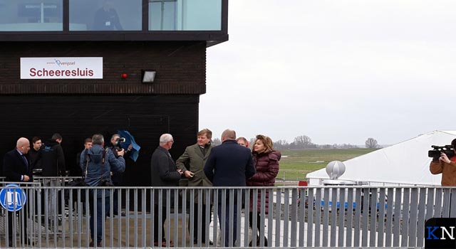 Koning Willem-Alexander opent waterweg èn Scheeresluis (video)