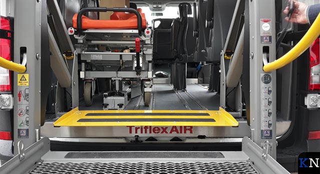 Blinkend nieuwe bus voor Kamper Rode Kruis