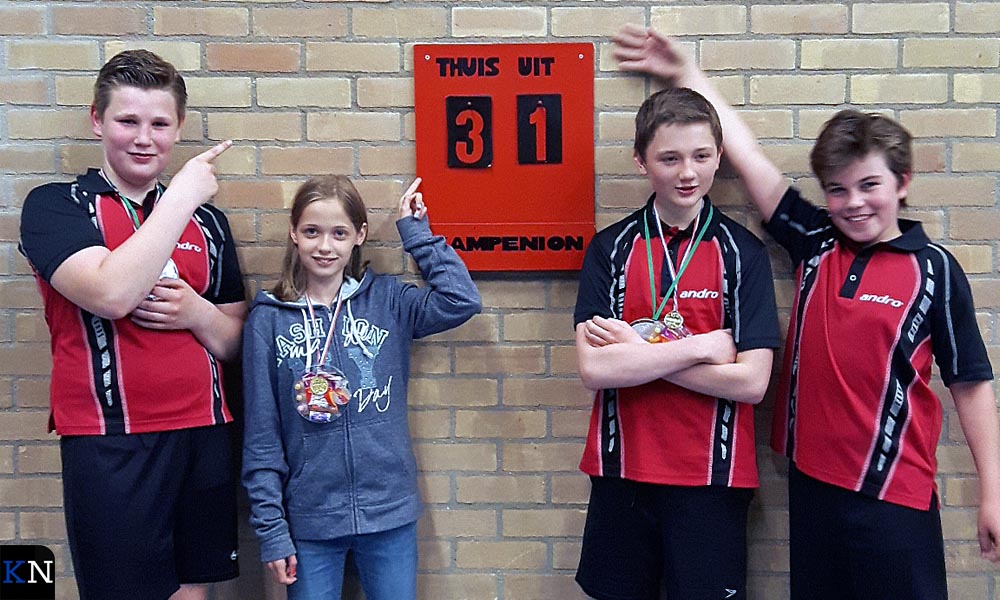 Het vijfde jeugdteam van Kampenion na het behalen van het kampioenschap.