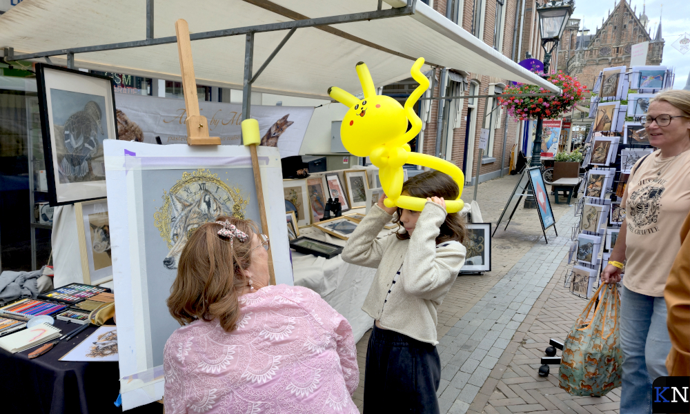 Voor de kinderen werden fraaie ballonhoofddeksels gemaakt.