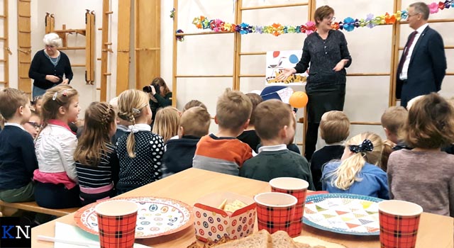 Wethouder Spaan leest schoolleerlingen Grafhorst voor bij ontbijt