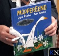 Burgemeester Koelewijn leest voor bij SmdB ‘Het Visnet’
