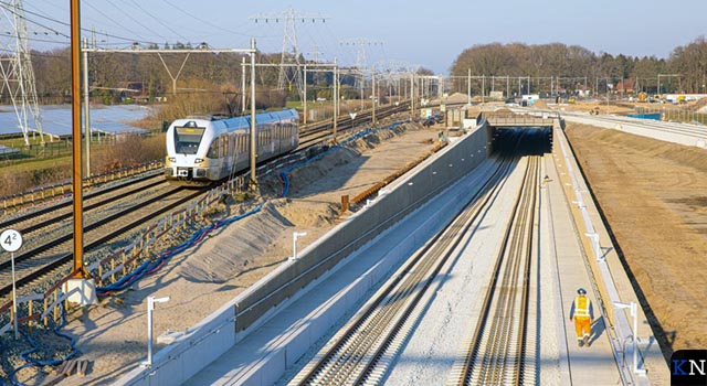 Spooruitbreiding rond Zwolle vordert met dive-under bij Herfte