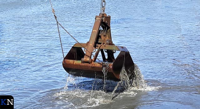 Periodiek baggeren Kamper havens gestart in Oude Buitenhaven