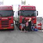 Wezenberg assisteert bij de toegangsblokkade vanaf de Stadsbrug.