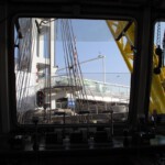 Zicht vanuit de stuurhut annex bedieningsruimte op de bok.