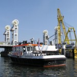 Bij de Scheepvaartbegeleiding moest al het scheepvaartverkeer zich melden.