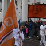 De vaandeldragers van de organiserende verenigingen.