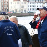 De bemanning bereidt zich voor.