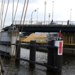 De brug wordt gepasseerd.