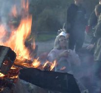 Kamper jaarwisseling vredig verlopen ondanks carbidgeweld (video)