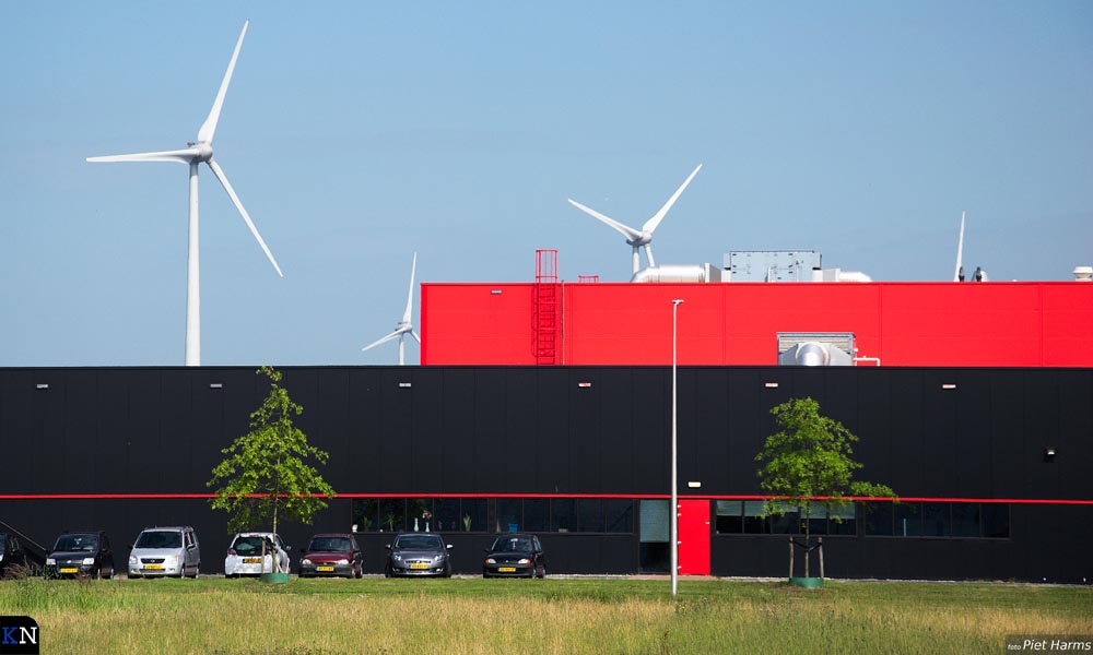 Vier windmolens kent het Windpark Zuiderzeehaven.