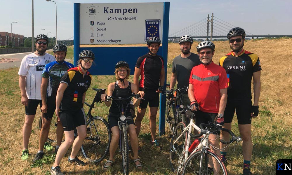 Leden van sportvereniging TUS kwamen vorig jaar per fiets uit Meinerzhagen naar Kampen.