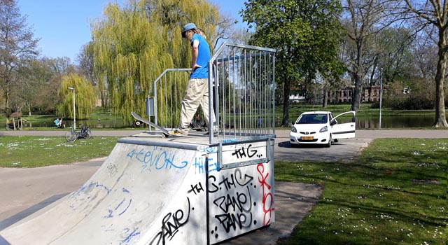Skaters geven demonstratie en uitleg (video)
