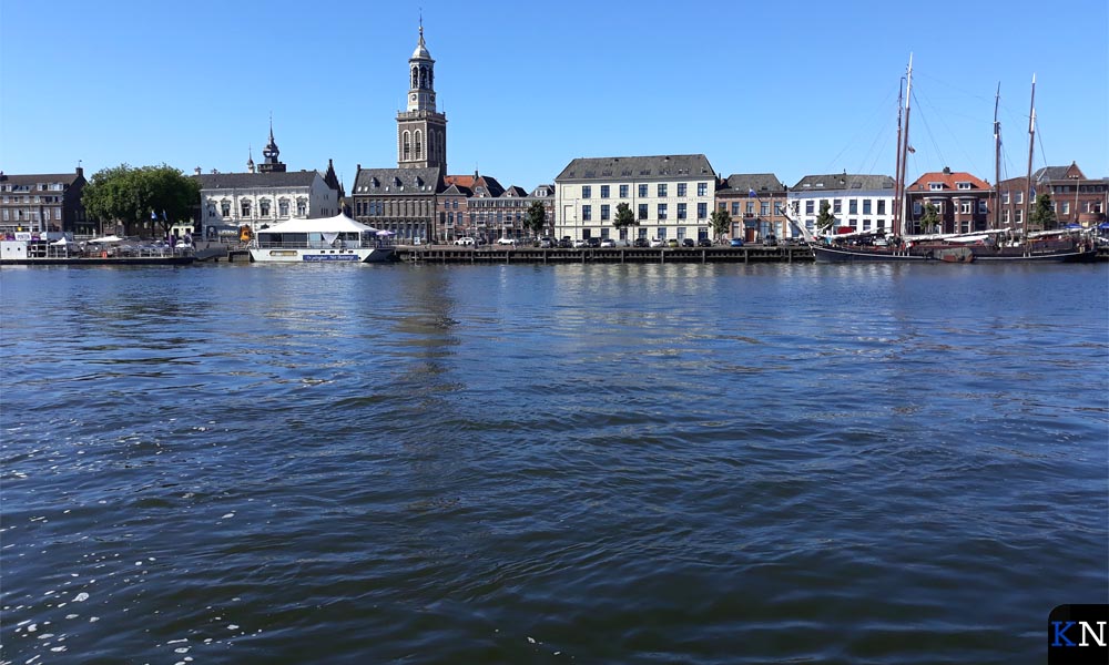 Het befaamde Kamper stadsfront vanaf de IJssel (foto: Maarten van Gemert)