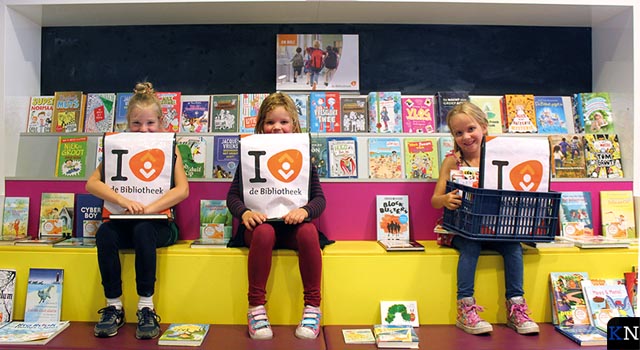 Ymke (5) wint hoofdprijs fietspuzzeltocht Bibliotheek Kampen